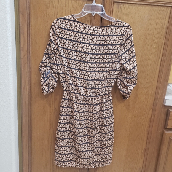 Collective concepts s geo print button tab sleeve gathered scoop defined waist - Picture 6 of 10